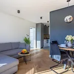 Apartment Mountain Spring- Premium 4-8 Os Z Jacuzzi, Sauna I Basenem W Cenie - Widok Na Gory *